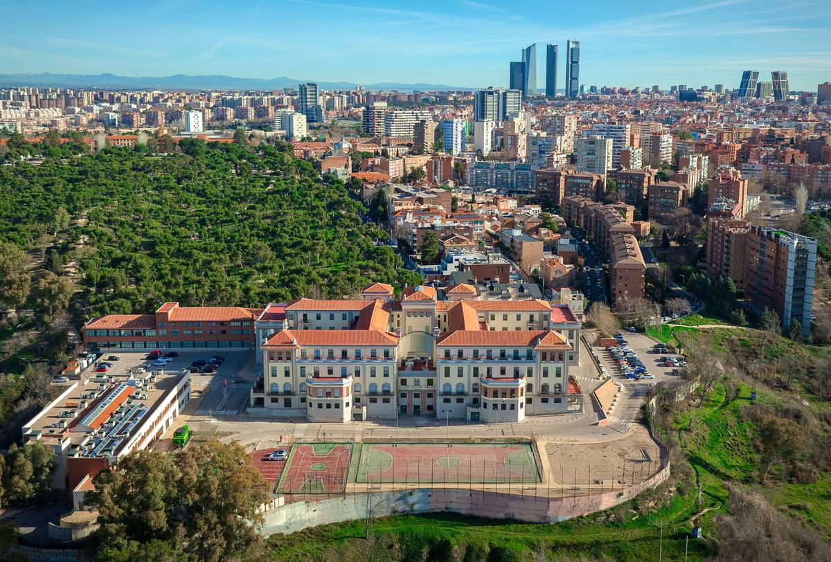 Vista aérea del Campus Pirineos de CUNEF Universidad.