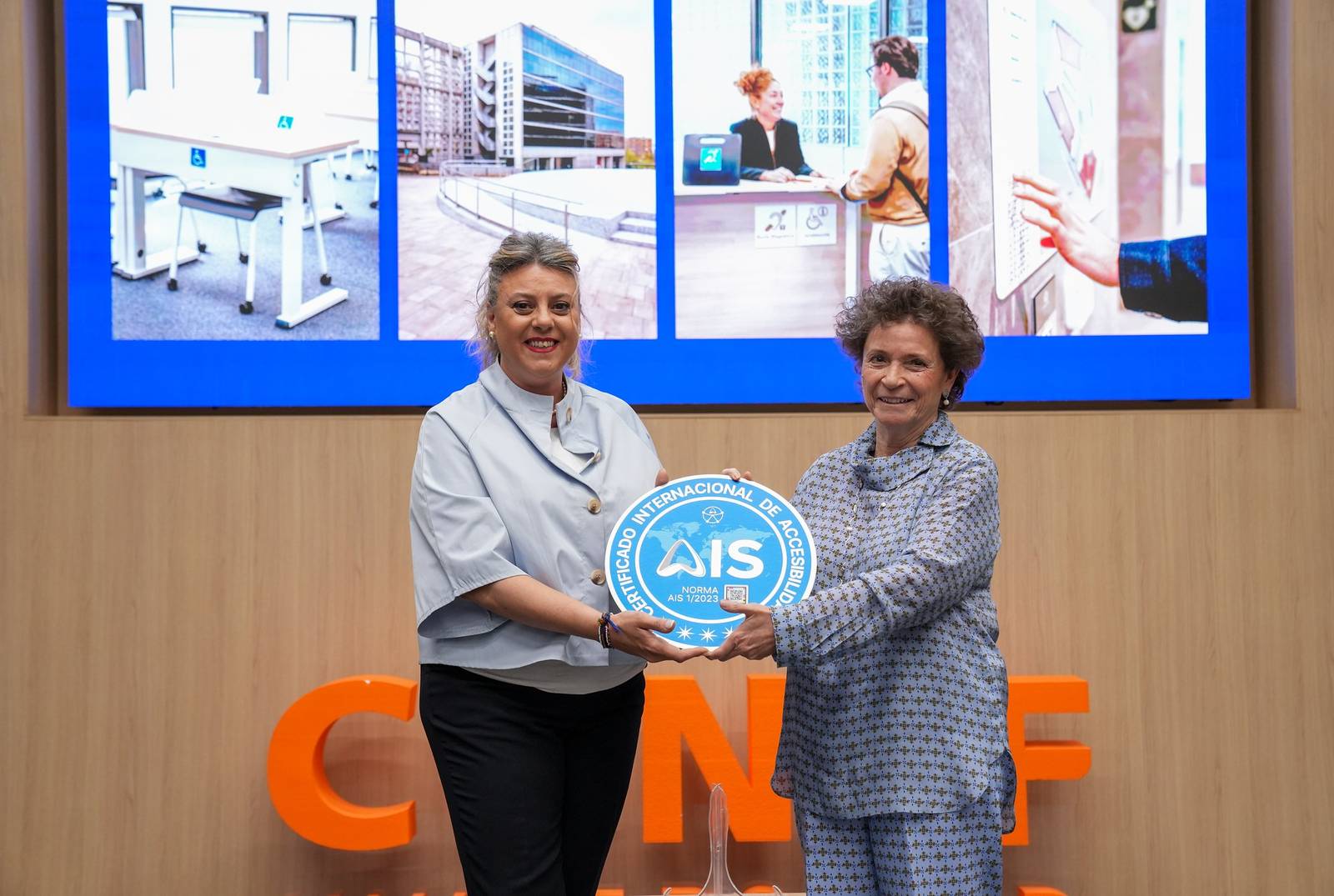 Entrega del certificado AIS a CUNEF Universidad