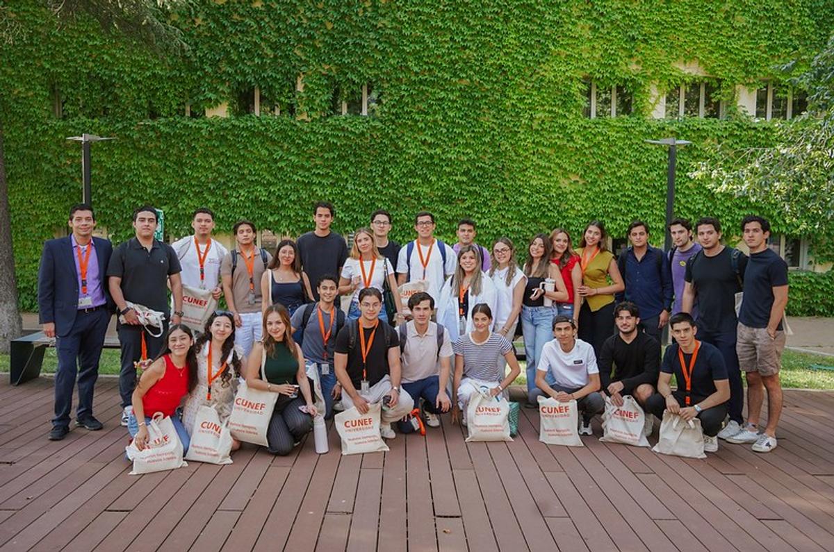 Recepción de los estudiantes que cursarán el Summer School "Derecho de la Era Digital".