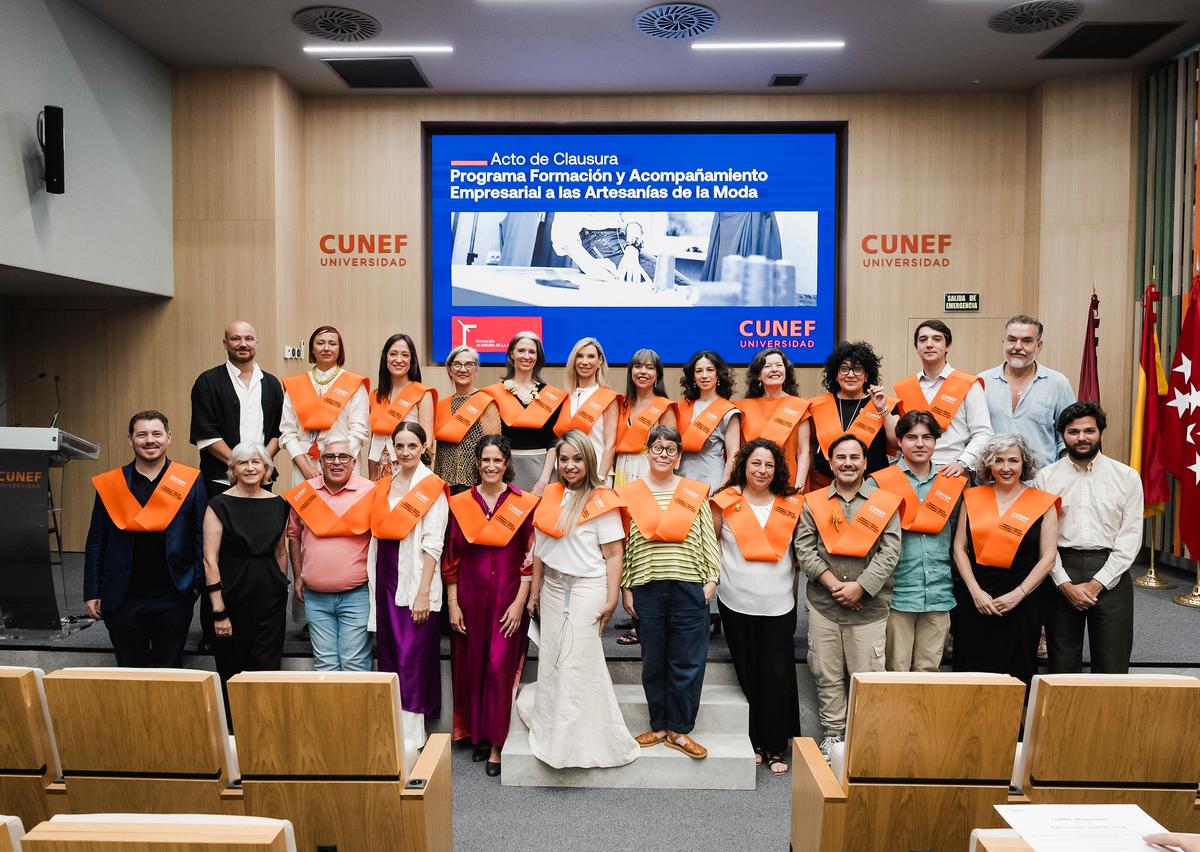 Acto de clausura del programa de formación empresarial en el sector de la moda en la universidad CUNEF.