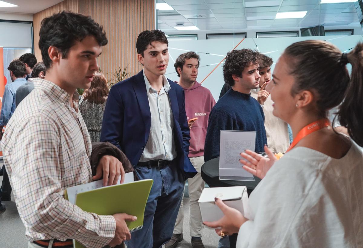 Estudiantes en el Foro de Empleo de CUNEF Universidad 2025