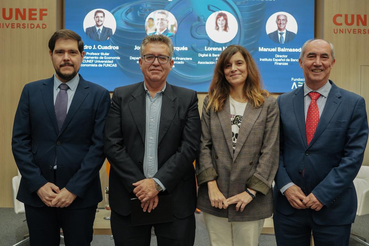 From left to right, Pedro Cuadros, José Manuel Marqués, Lorena Mullor and Manuel Balmaseda