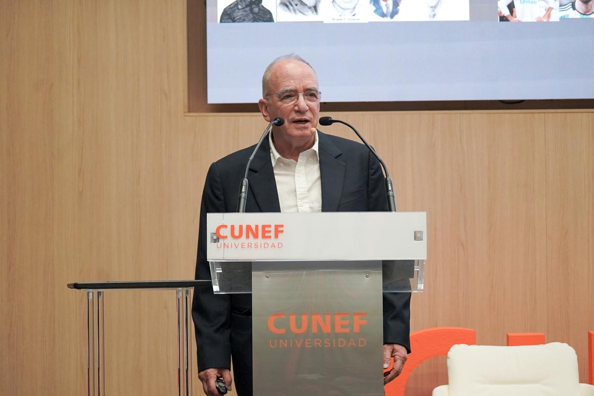 Hugo Hopenhayn durante su ponenecia