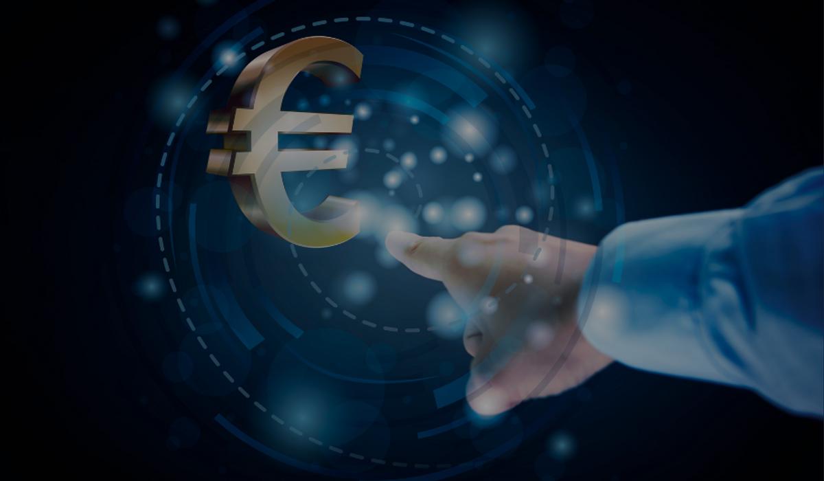Una mano toca un símbolo del euro sobre un fondo digital.