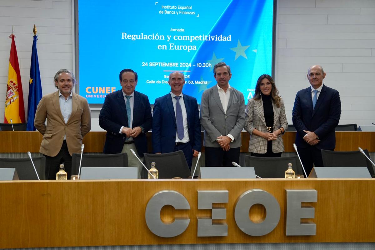 Fotografía de los ponentes que han participado en la jornada "Regulación y competitividad en Europa"