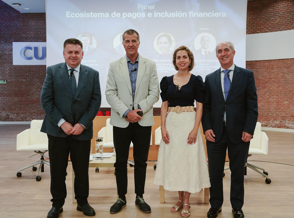 Santiago Carbó, Ángel Nigorra, Ana Delia Revilla y Manuel Balmaseda en la presentación del estudio del IEBF