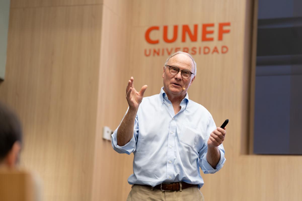 David Card, Nobel Prize winner in Economics, giving a seminar at CUNEF University