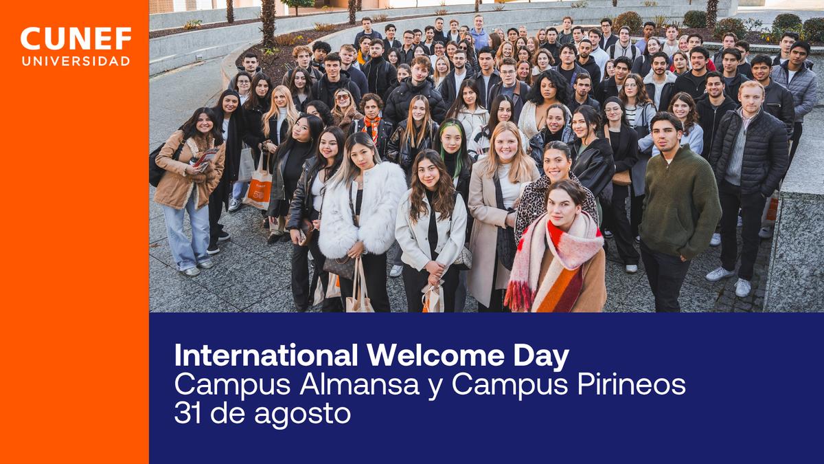 Un grupo grande de estudiantes se reúne para el Día de Bienvenida Internacional en los campus Almansa y Pirineos.