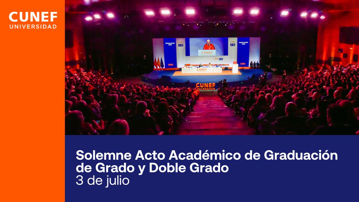 Imagen del acto de graduación de la universidad CUNEF con un auditorio lleno de personas.
