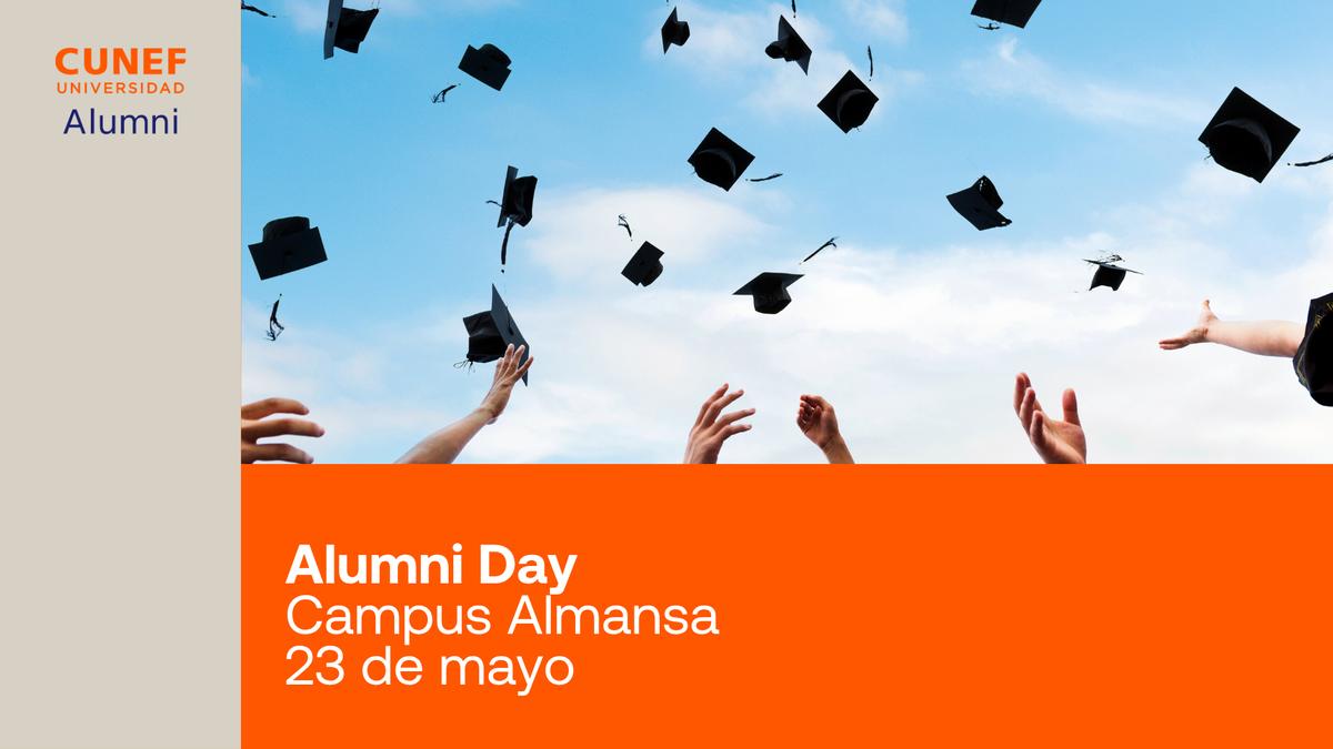 Celebración de graduación con la ceremonia de lanzamiento de birretes.