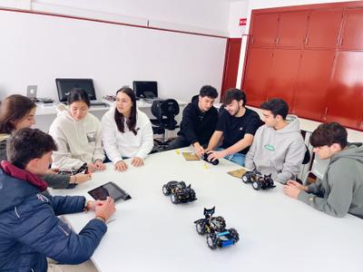 CUNEF Universidad incorpora robots para afianzar las habilidades de programación de los estudiantes