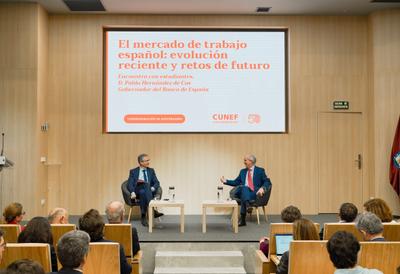 El gobernador del Banco de España mantiene un encuentro con estudiantes de grado y postgrado de CUNEF Universidad