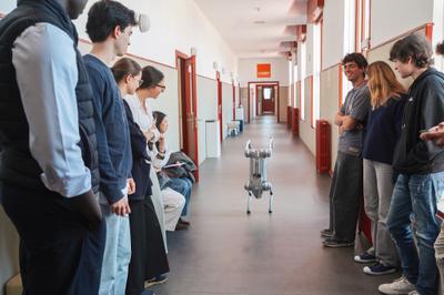 CUNEF Universidad impulsa la formación en ingeniería con tecnología robótica de última generación