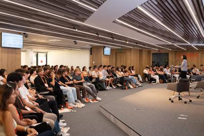 CUNEF Universidad da la bienvenida a sus estudiantes internacionales de grado