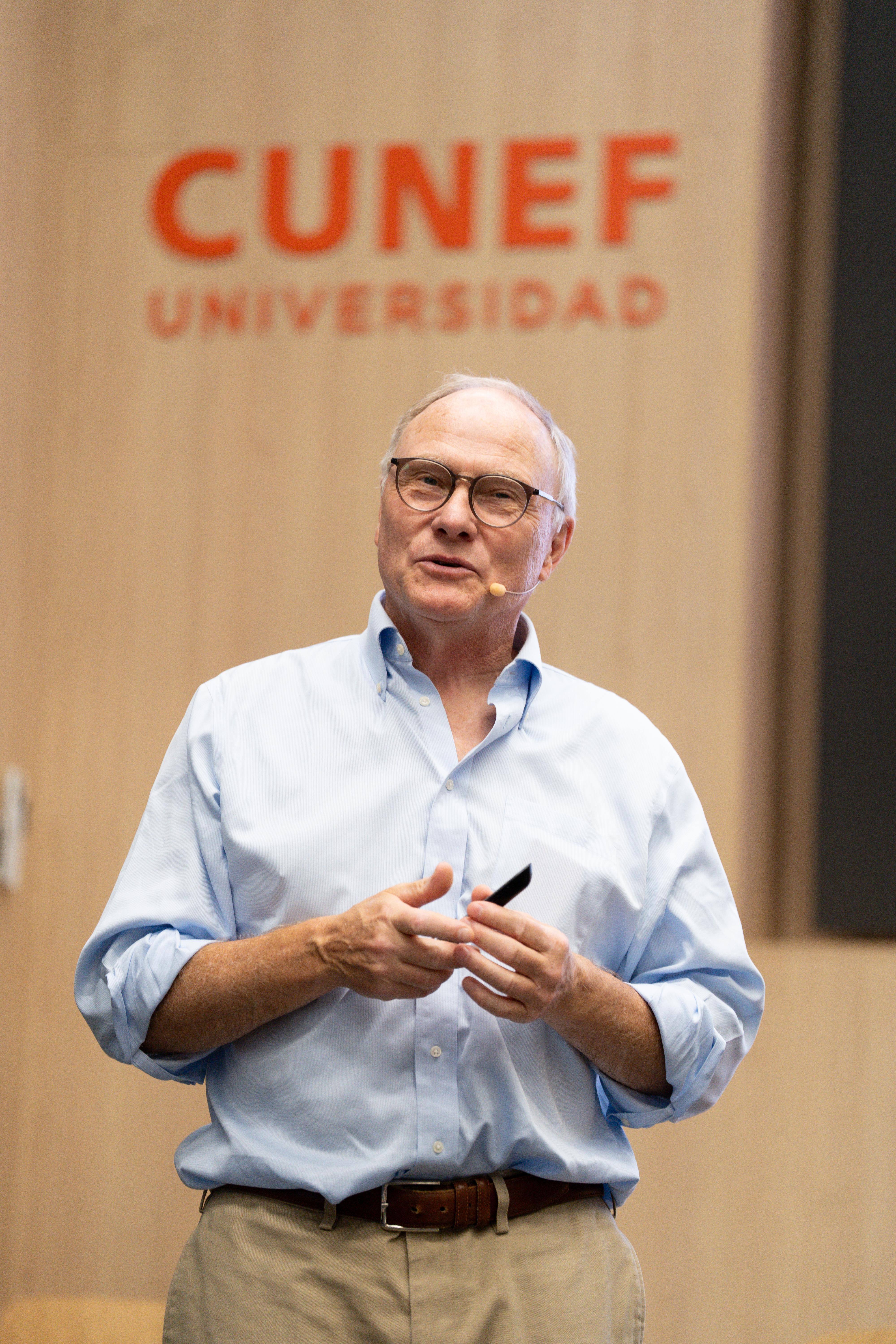 David Card, Premio Nobel de Economía, impartiendo un seminario en CUNEF Universidad