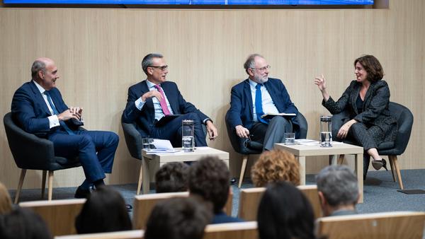 CUNEF Universidad hosts the presentation of the book 'Regulación y crisis bancarias recientes'