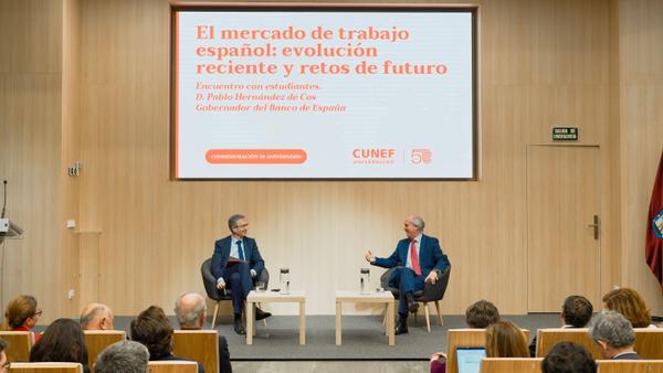 El gobernador del Banco de España mantiene un encuentro con estudiantes de grado y postgrado de CUNEF Universidad