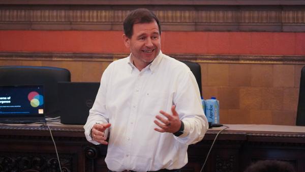Los estudiantes de la Escuela Politécnica Superior exploran los patrones de emergencia de la inteligencia artificial