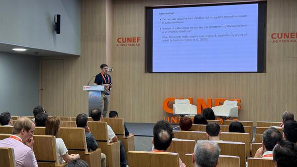 We brought together international experts to analyze the current challenges facing corporate finance