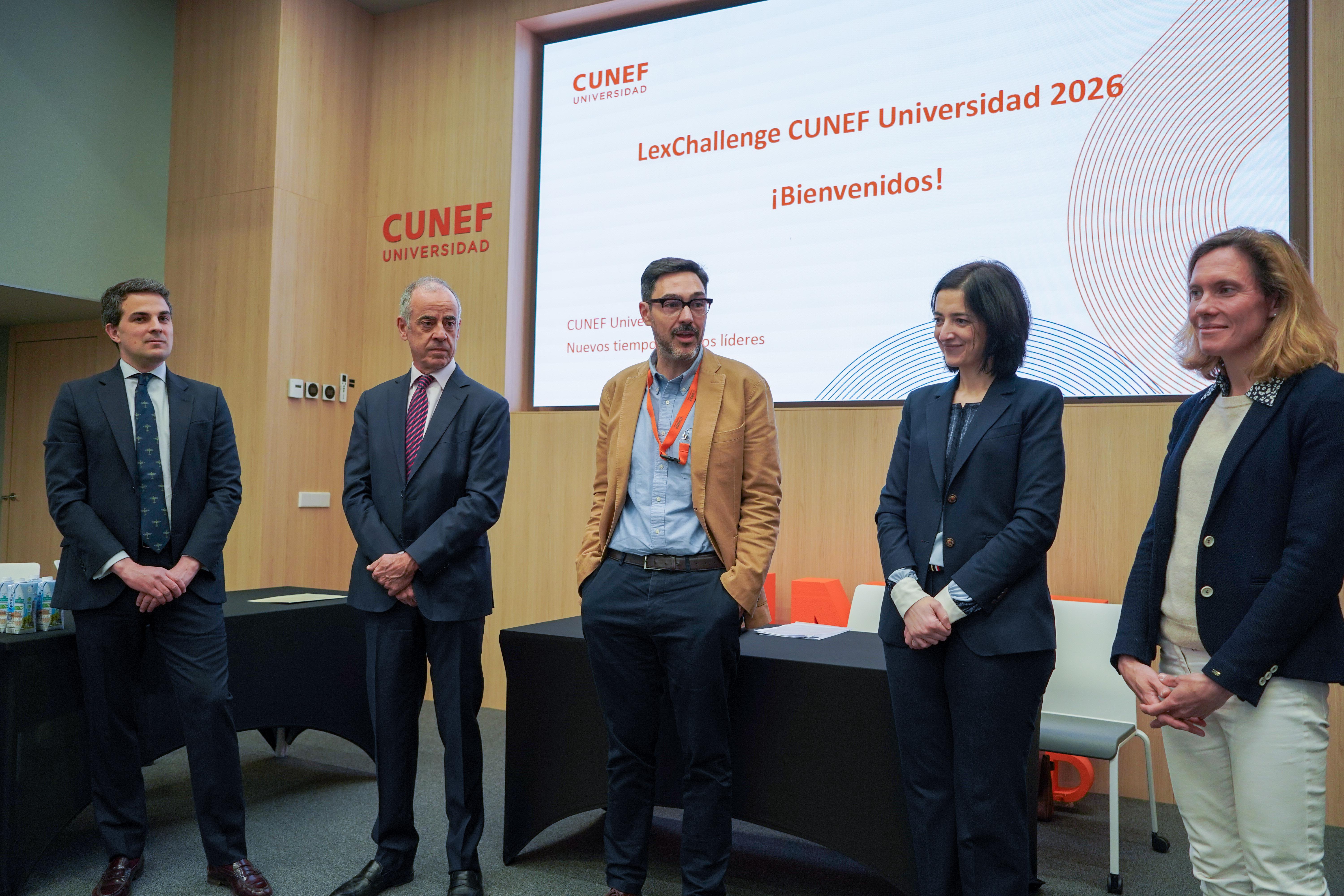 Un grupo de personas se encuentra en un evento en la universidad CUNEF, presentando el LexChallenge 2026.
