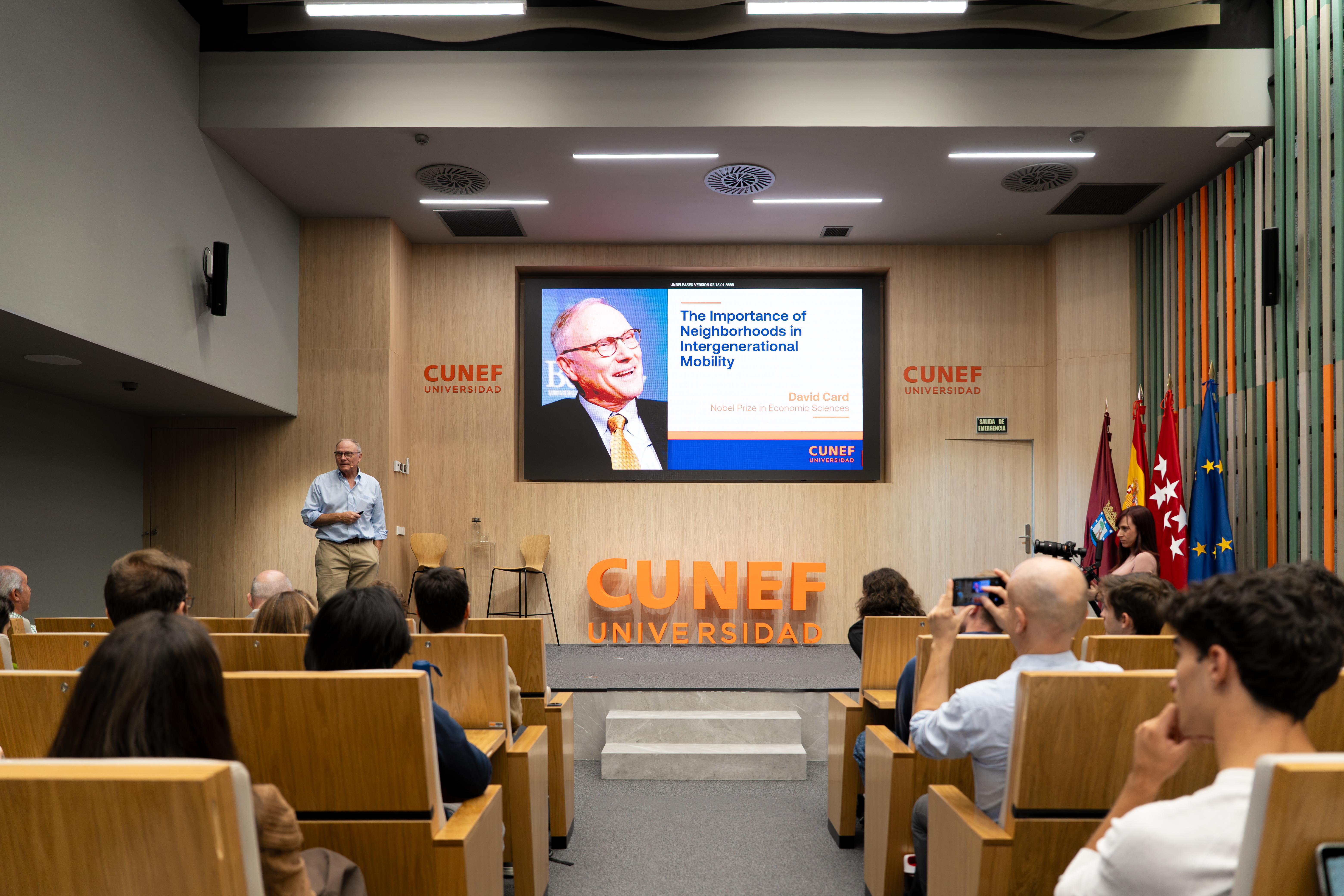 David Card, Premio Nobel de Economía, impartiendo un seminario en CUNEF Universidad