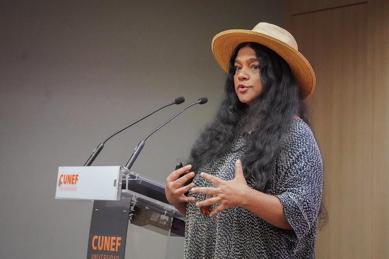 Kavita Parmar en la conferencia inaugural del programa de artesanía y moda de FAME y CUNEF Universidad