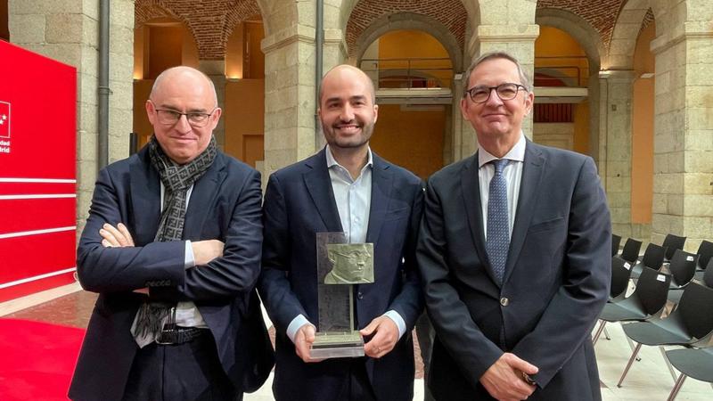 Professor Miguel Almunia receives the “Julián Marías” Award for researchers under 40