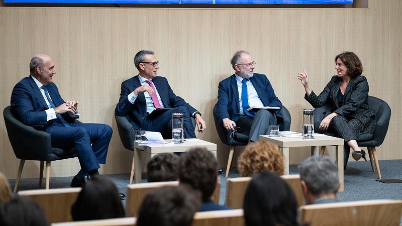 CUNEF Universidad hosts the presentation of the book 'Regulación y crisis bancarias recientes'