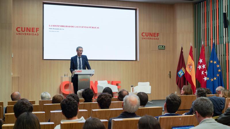 The second seminar on “Structural Challenges of the Spanish Economy”, by Pablo Hernández de Cos, focused on government deficit and public debt