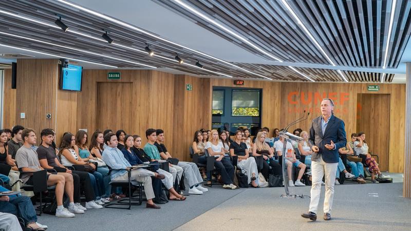 Aprender de los errores y desarrollar resiliencia, claves de la ponencia de Jacobo Parages