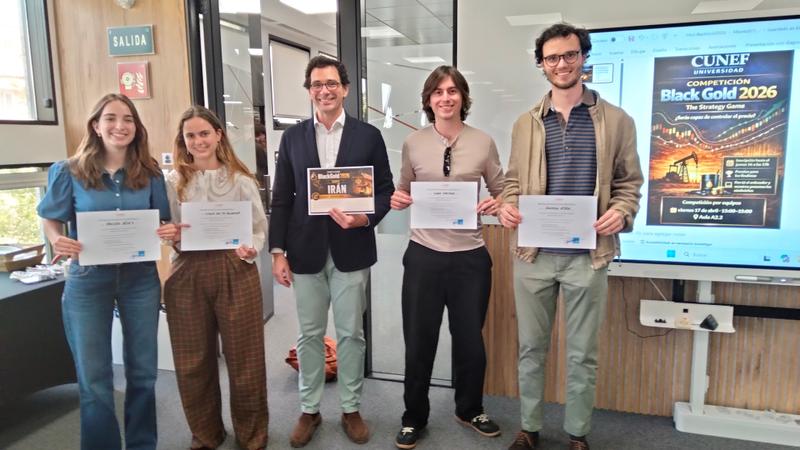 CUNEF Universidad premia a los ganadores de la primera edición de la competición “Dinámica del mercado del petróleo”