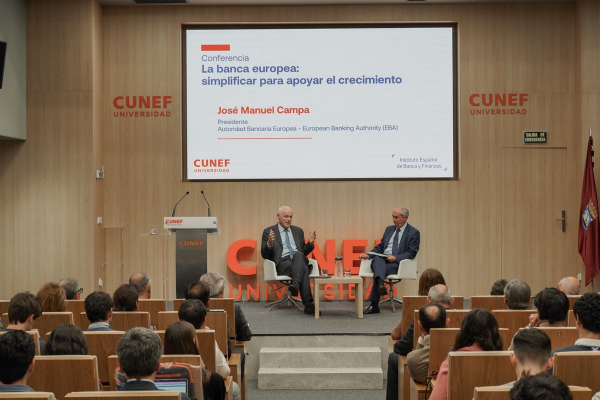 Una conferencia sobre la banca europea que se lleva a cabo en la universidad CUNEF.
