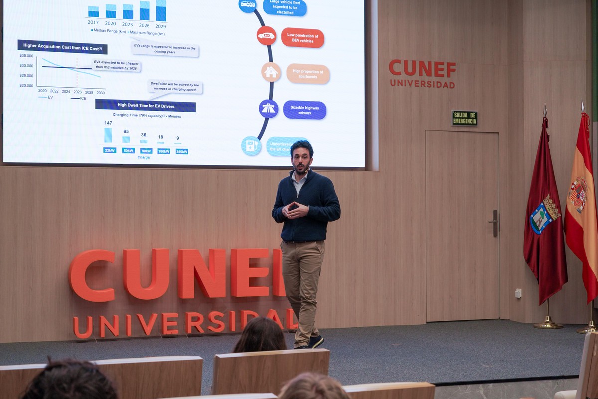 Uno de los ponentes durante las conferencias de los Días de impacto