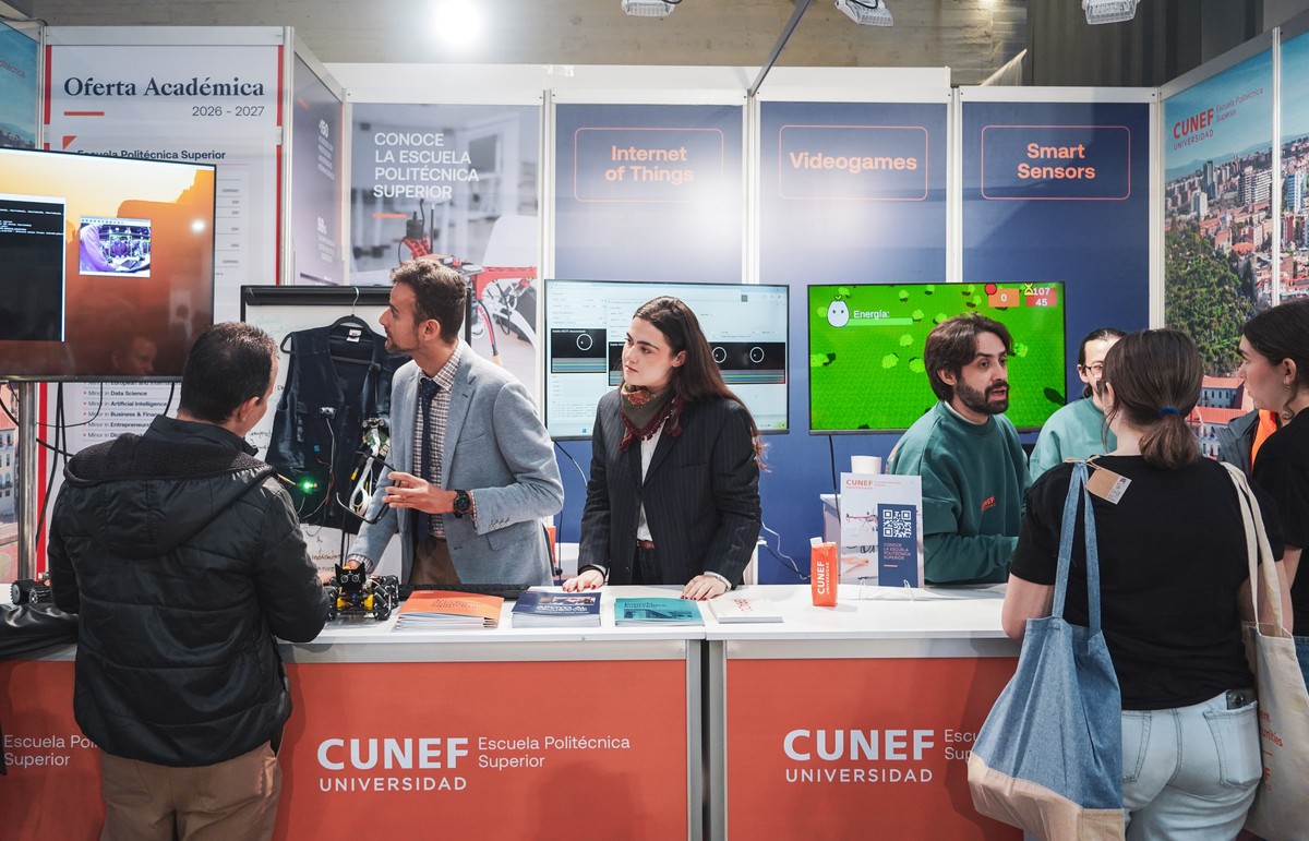 An education fair showcasing various technologies and academic options.