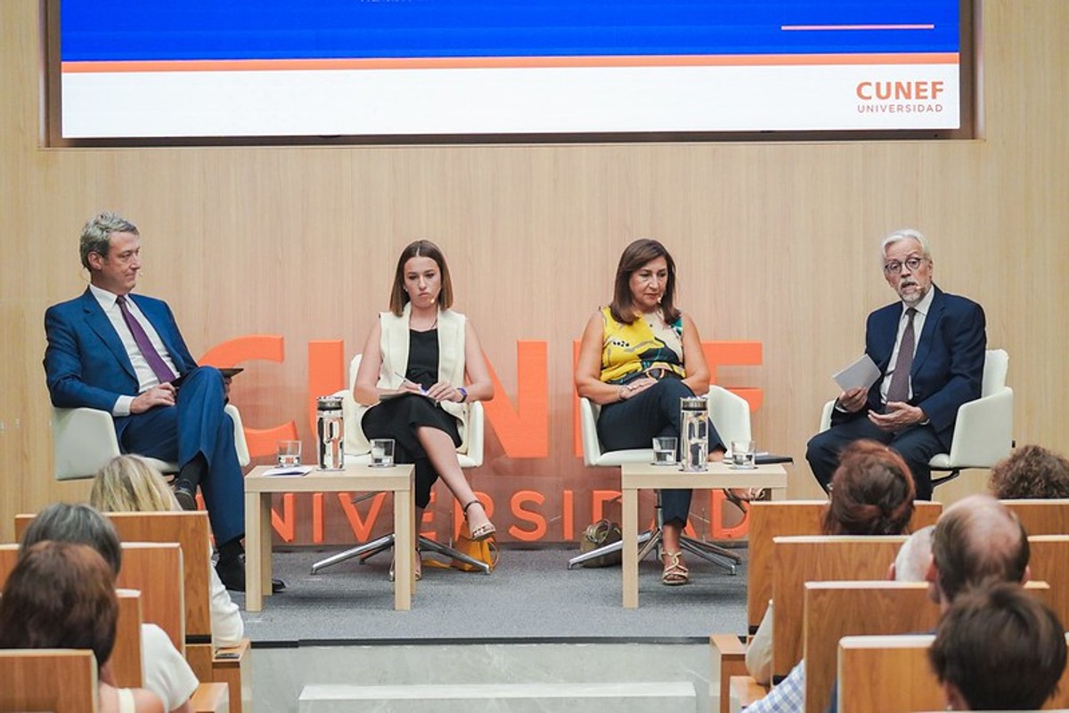 Los ponentes del "Jueves, Derecho, CUNEF Universidad" del 18 de septiembre de 2025 en el Aula Magna.