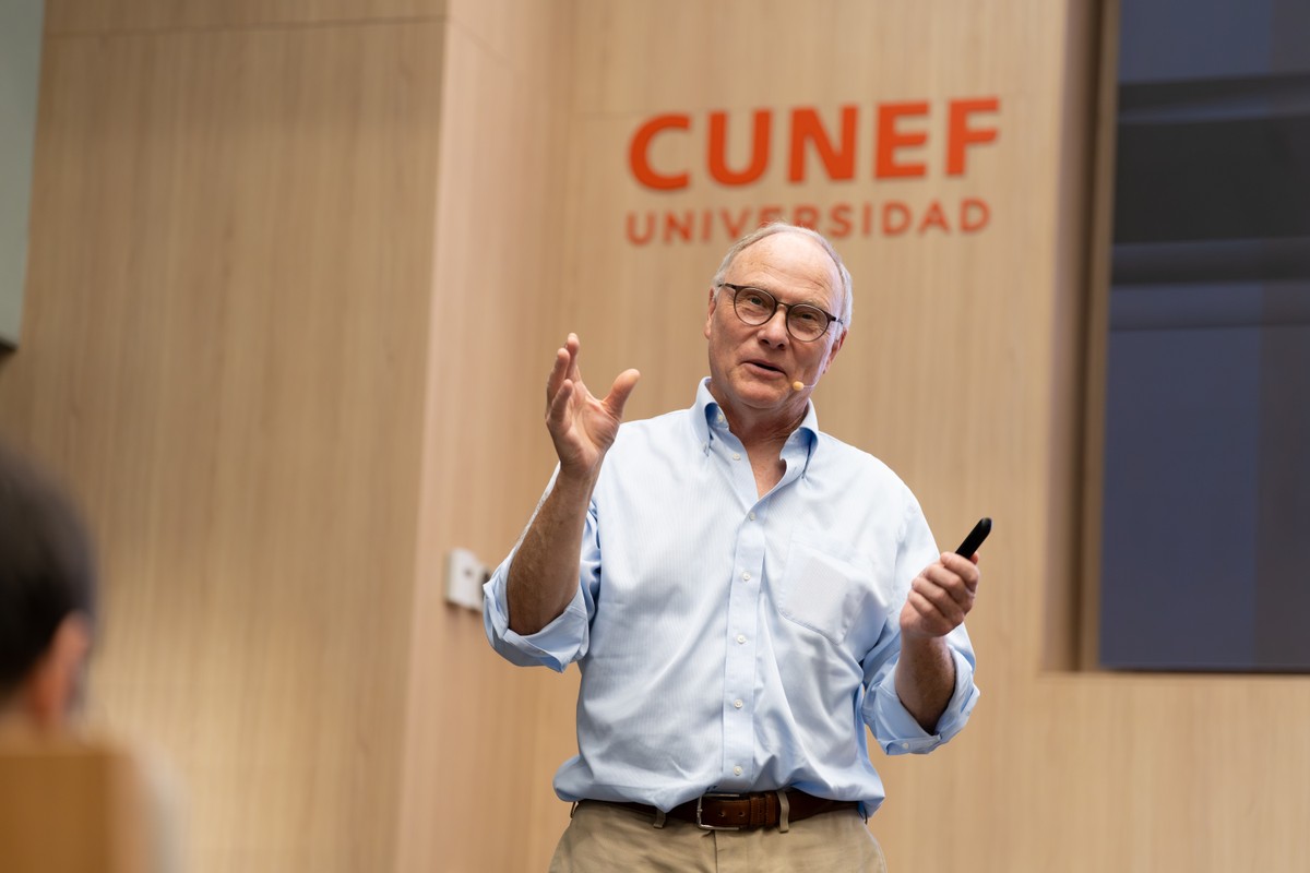 David Card, Premio Nobel de Economía, impartiendo un seminario en CUNEF Universidad