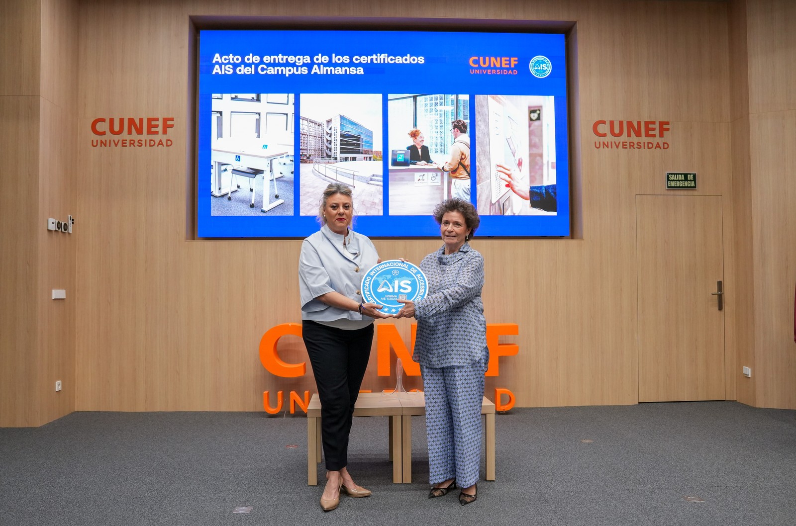 Acto de entrega de certificados en el campus de CUNEF en Almansa.